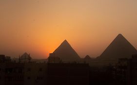 Luxury Panoramic Pyramids & Jacuzzi Inn